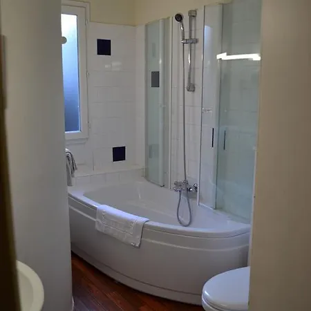 Des Carmes - Szálloda 2*